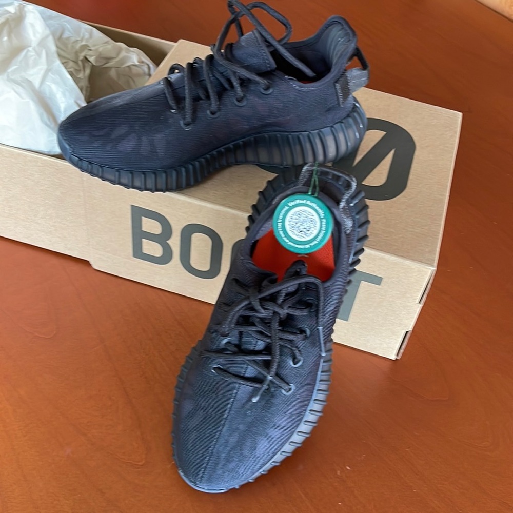 YEEZY BOOST by ADIDAS, men’s 4.5/woman’s 6.5